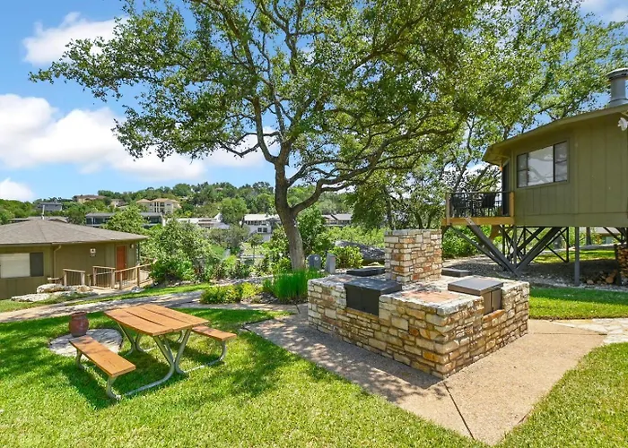 Serene Lake Travis Waterfront Home, Quiet Escape Near Austin No 1 Ocotillo