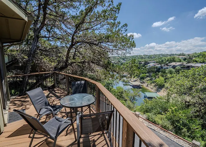 Watersport Treehouse Cabin On Lake Travis, Cave Pool No 12 Honeysuckle