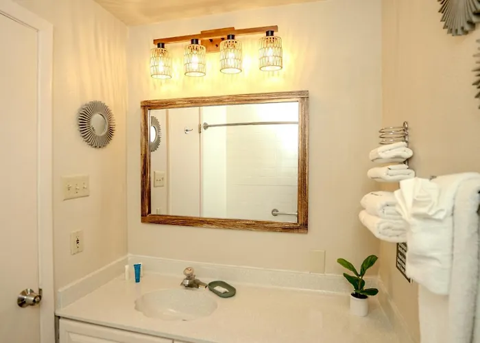 Midweek Waterfront Retreat Near Austin, Pool & Hot Tub No 5 Rain Lily