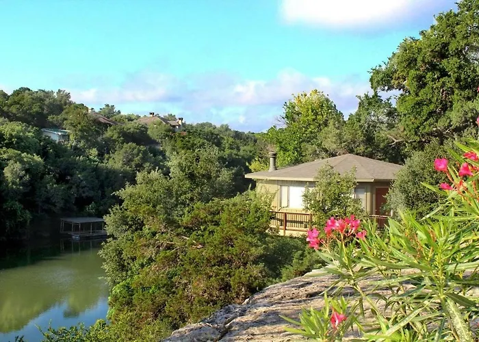 Lakefront Treehouse On Lake Travis Pool & Hot Tub